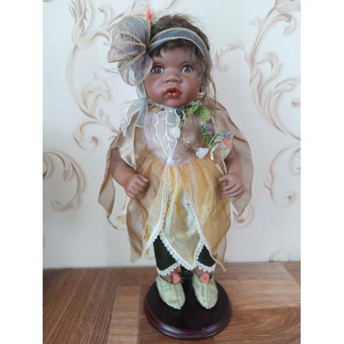 Кукла фарфоровая, коллекционная от Oncrown. 