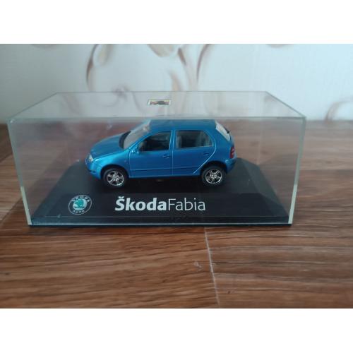 Литая масштабная модель легкового автомобиля Skoda Fabia 1:43. 