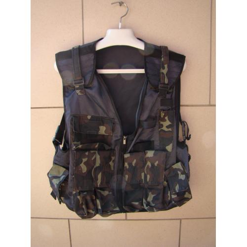 Разгрузочный жилет с подсумками в расцветке дубок.