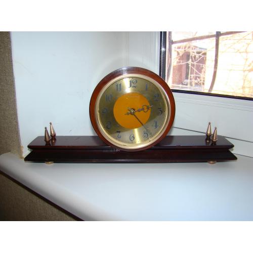 Настольные каминные механические часы Весна, знак качества из СССР.