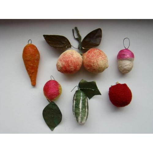 Елочные игрушки,  6 шт., яблоки, морковь, гриб, огурец, помидор, вата, папье- маше, ткань из СССР.