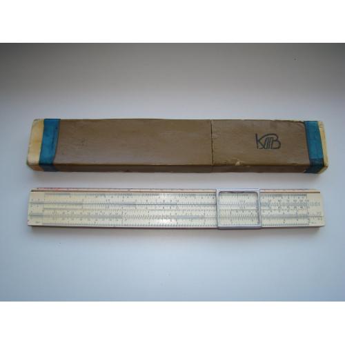 Логарифмическая линейка в тубусе из СССР.