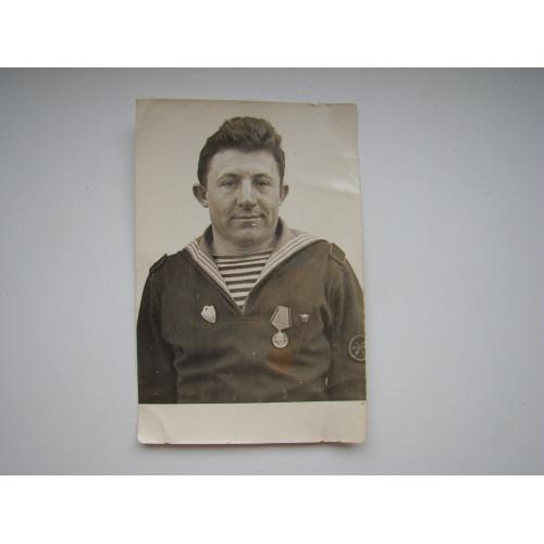 Фотография моряка (срочника) с медалью 20 лет Победы в ВОВ.