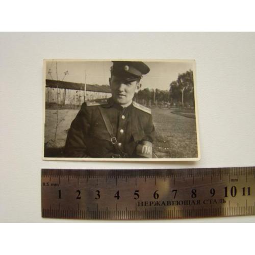 Фотография старшего лейтенанта, портупея, повязка Патруль, автомобильные войска, 50-е годы.