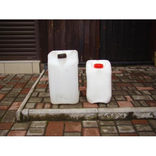 Канистры 2 шт.,  20 и 10 литров.