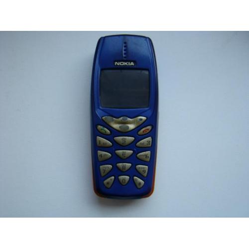Мобильный телефон Nokia 3510i.