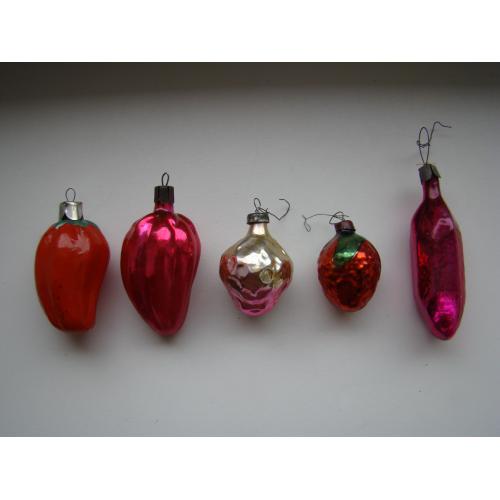 Новогодние елочные игрушки Клубнички и перчики  5 шт. из СССР.