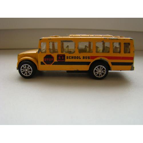 Модель машинки Автобус SCHOOL BUS.