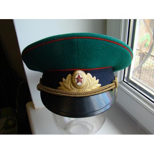 Парадная фуражка офицера ПВ КГБ СССР.