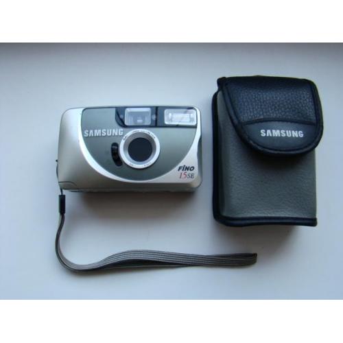 Пленочный фотоаппарат Samsung Fino 15SE с чехлом.