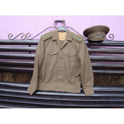Полевая куртка (китель) и фуражка ст.лейтенанта ВДВ СССР.