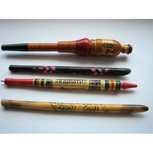 Четыре деревянные шариковые ручки ручной работы, одна с приколом.