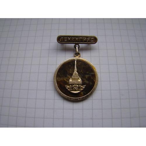 Значок Значок Фестиваль молодёжи 1957 год. Ленинград Адмиралтейство.