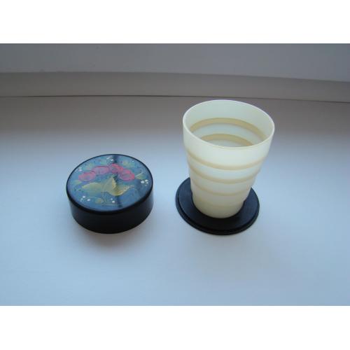 Раскладной складной дорожный стаканчик с петриковской росписью времен СССР.