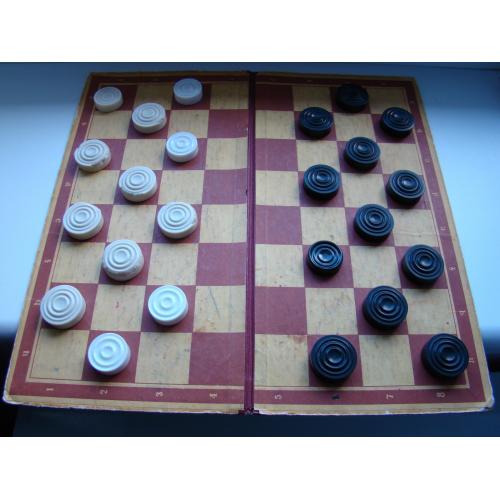 Шашки и шахматное поле из СССР.