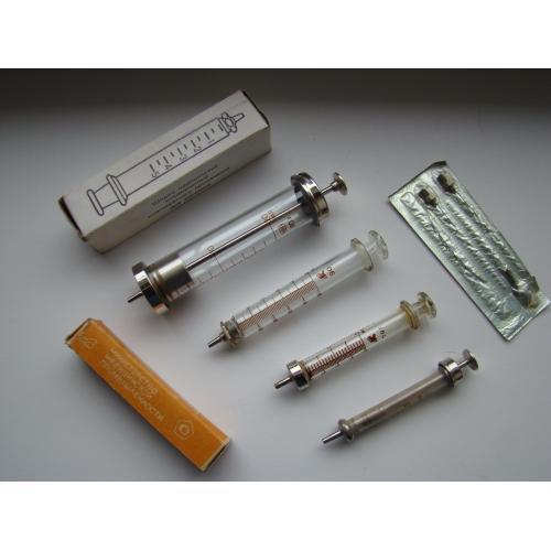 Шприцы многоразового использования 20, 5, 2 и 1 мл + иголки из СССР.