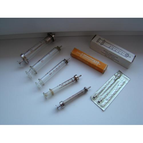 Шприцы многоразового использования 20, 10, 5, 2 и 1 мл + иголки из СССР.