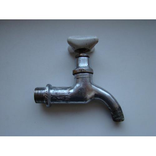 Старый латунный кран с покрытием из СССР.