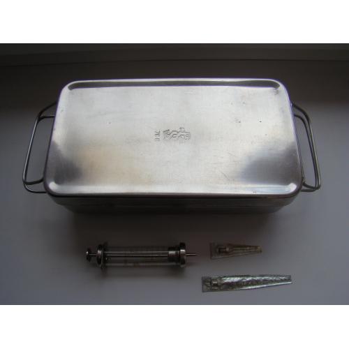 Стерилизатор медицинский огневой 1978 г.в. + шприц и иголки из СССР.