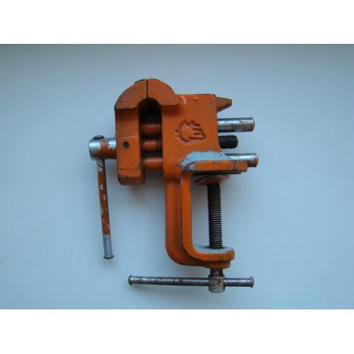 Тисы, тиски маленькие с наковальней, ювелирные из СССР.