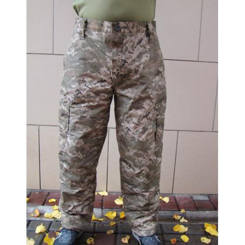 Зимние штаны в расцветке пиксель.