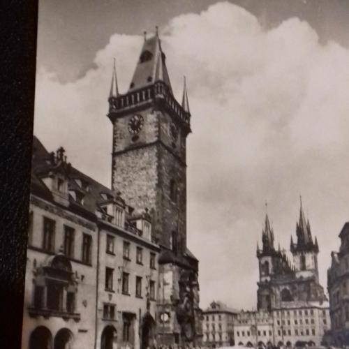 Открытка с фотографией староместской ратуши и Тынского храма (Прага)