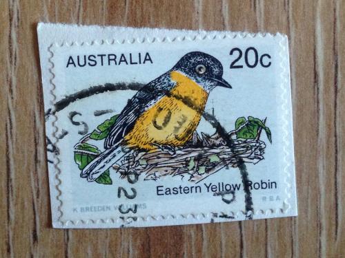 Марка. Австралия. На бумаге. Eastern Yellow Robin.