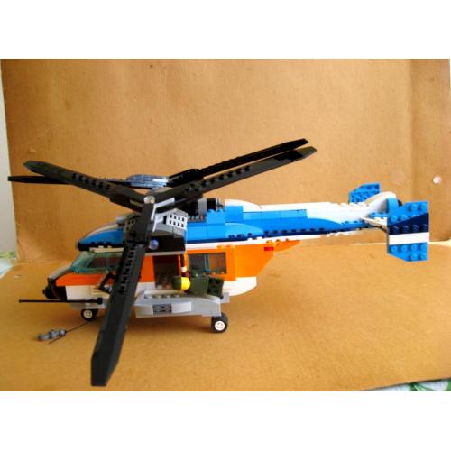 Конструктор LEGO Creator - Двороторний вертоліт 31096 в зібраному виді
