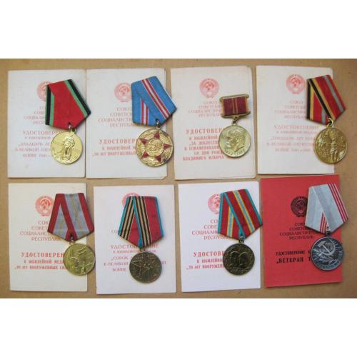 Медалі участника війни - 8 шт. - див.опис = з документами на одну особу