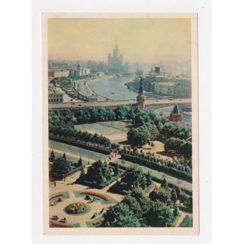 МОСКВА - БОЛЬШОЙ КРЕМЛЕВСКИЙ СКВЕР = листівка 1957 р. = ПЕТРУСОВ = чиста = тираж 350 тис. \\