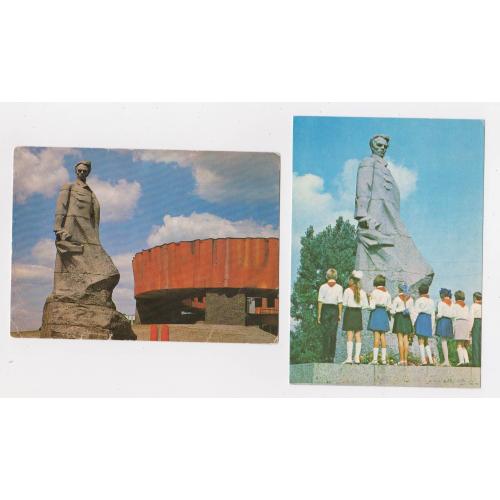ШЕПЕТІВКА - ШЕПЕТОВКА = Пам'ятник і музей М.Островському = листівки 1974, 1983 р. = чисті - 2 шт. \\