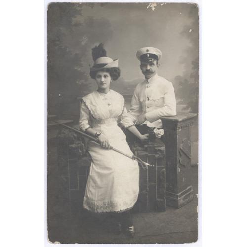 Киев Фото кабинетное Чиновник Дама Часы Зонтик Кулон цепочка Шляпка заколка Платье Мода Форма Винтаж