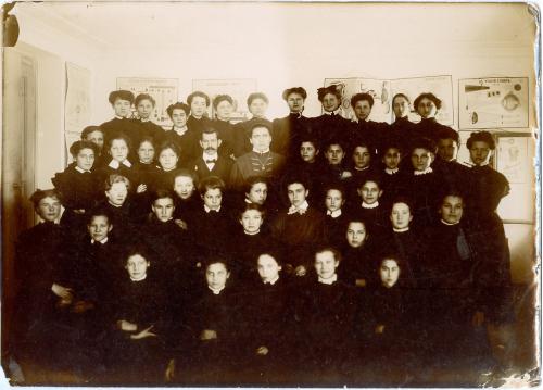 Немиров Женская гимназия Фото 1890-е годы Девушка Школа Образование Винтаж