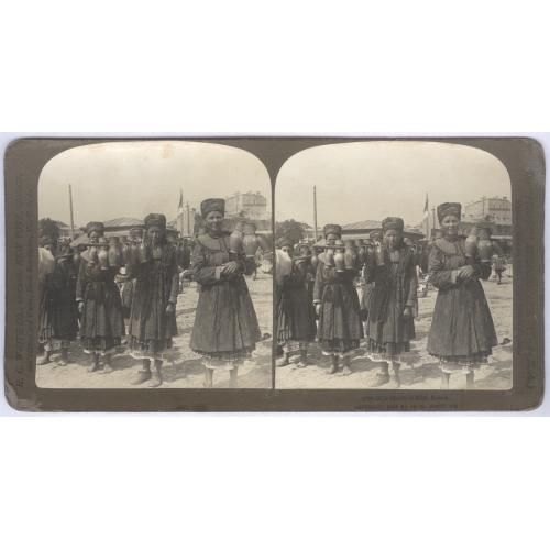 Стереофото Киев Молочницы Житний рынок Евбаз ? Базар № 1789 Milk maids of Kief H.C. White Co 1902