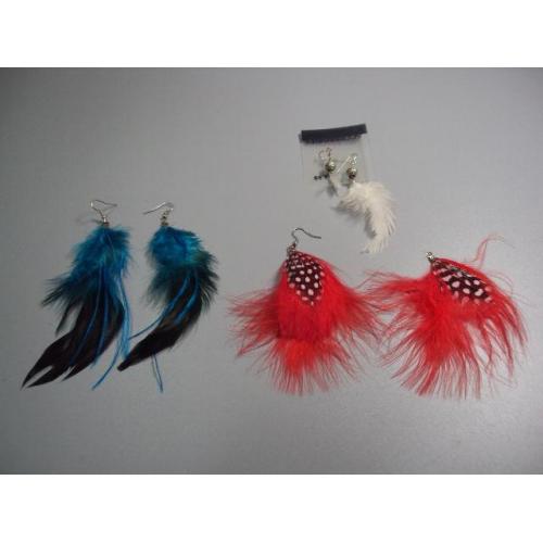 бижутерия серьги подвесные перья перышки синие, красные и белые лот №10896