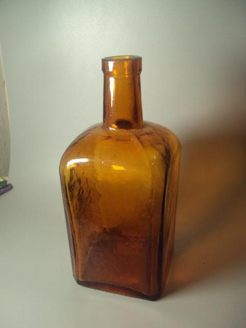 бутылка четырехгранная высота 21,5 см (№ 726)