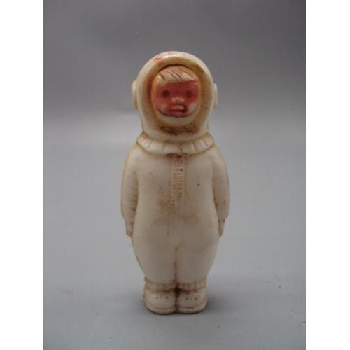 Детская игрушка фигурка миниатюра пластик фигура ребенок космонавт ссср высота 6,9 см №15648