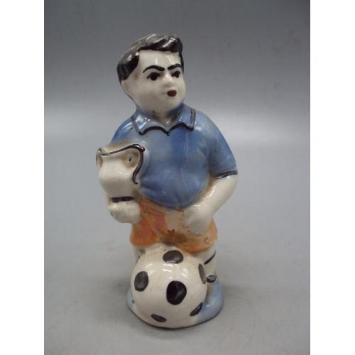 Фигура фарфор статуэтка Довбыш футболист с мячом и кубком футбол 11,9 см под реставрацию №14221