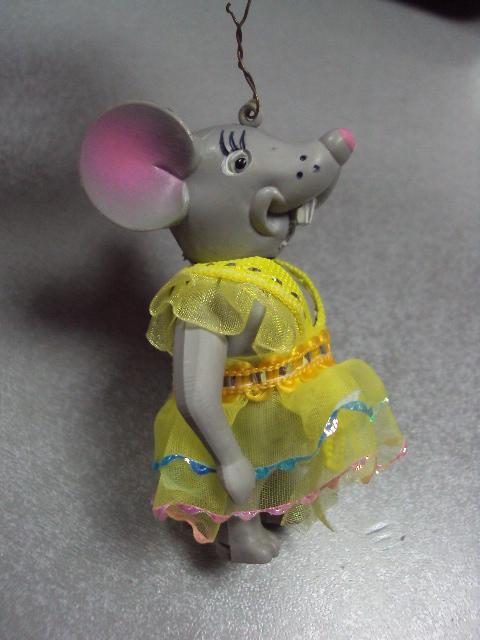 Елочная игрушка подвесная мышка мышонок в платье пластик №9904