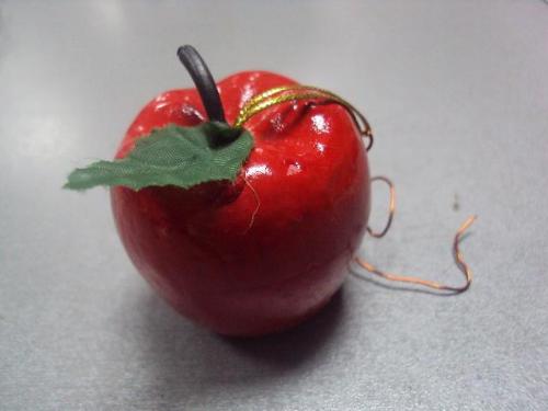 Елочная игрушка подвесная яблоко маленькое пластик №9963