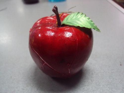 Елочная игрушка подвесная яблоко пластик 7 см №9898