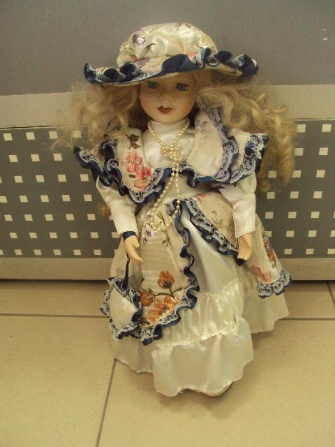 Фарфоровая кукла девочка с сумкой №465п