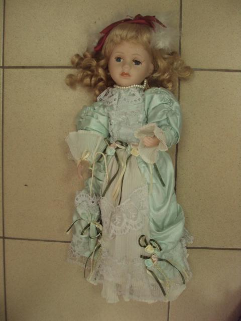 Фарфоровая кукла девочка с зонтиком в голубом платье 40 см №464п