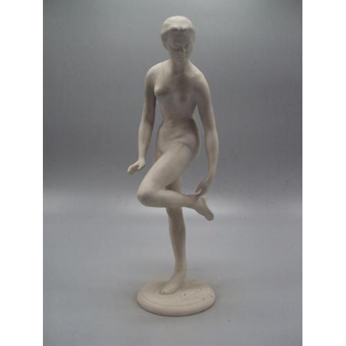 Фигура фарфор статуэтка Барановка девушка бисквит балерина гимнастка спортсменка высота 24,5 см №243