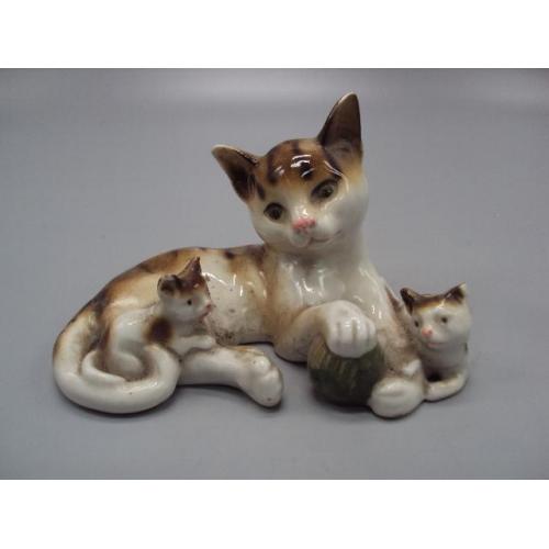 Фигура фарфор Германия GH co Grafenthal кошка с котятами и клубком котики высота 7,7см (скол) №11570