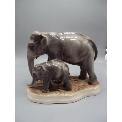 Фигура фарфор статуэтка Германия слоны слониха и слоненок высота 23,4 см (отбит хвост) под рест №64