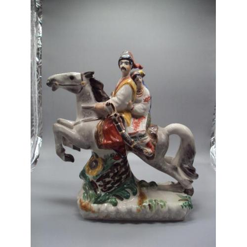 Фигура фарфор статуэтка Киев влюбленные козак с девушкой на коне казак с ружьем высота 34 см №216