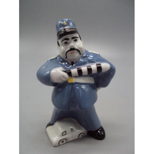 Фигура фарфор статуэтка Коростень миниатюра гаи гаишник милиционер полицейский высота 9 см №13739