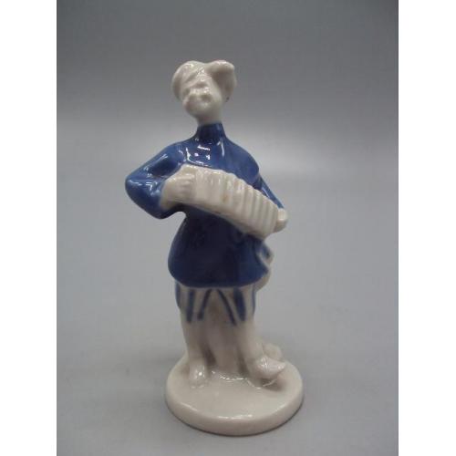 Фигура фарфор статуэтка Коростень миниатюра гармонист музыкант с гармошкой высота 9,7 см №115