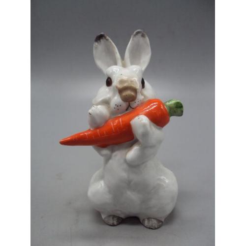 Фигура фарфор статуэтка ЛФЗ заяц с морковкой зайчик с морковью зайка и морковь высота 12,8 см №187